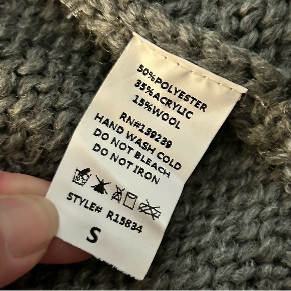 DO+BE Gray Knit Fringe Cardigan Women Size Small - Picture 5 of 8